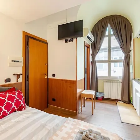 Tiny Steps To Piazza Di Spagna