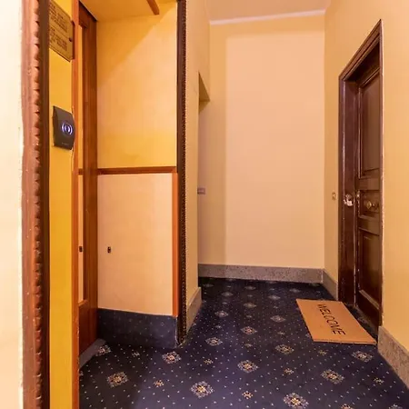 Tiny Steps To Piazza Di Spagna