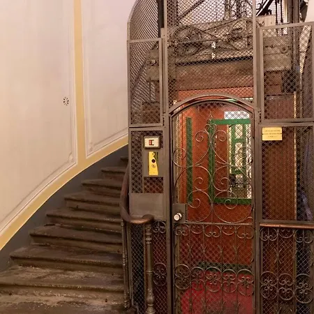 Tiny Steps To Piazza Di Spagna *