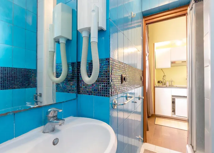 Tiny Steps To Piazza Di Spagna