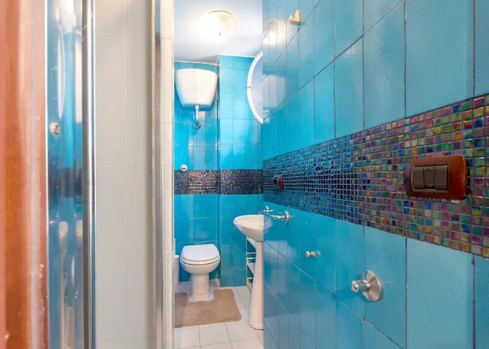 Tiny Steps To Piazza Di Spagna